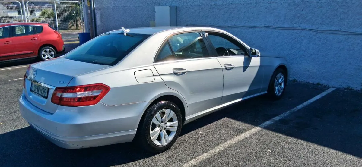 Mercedes e200 - Image 2