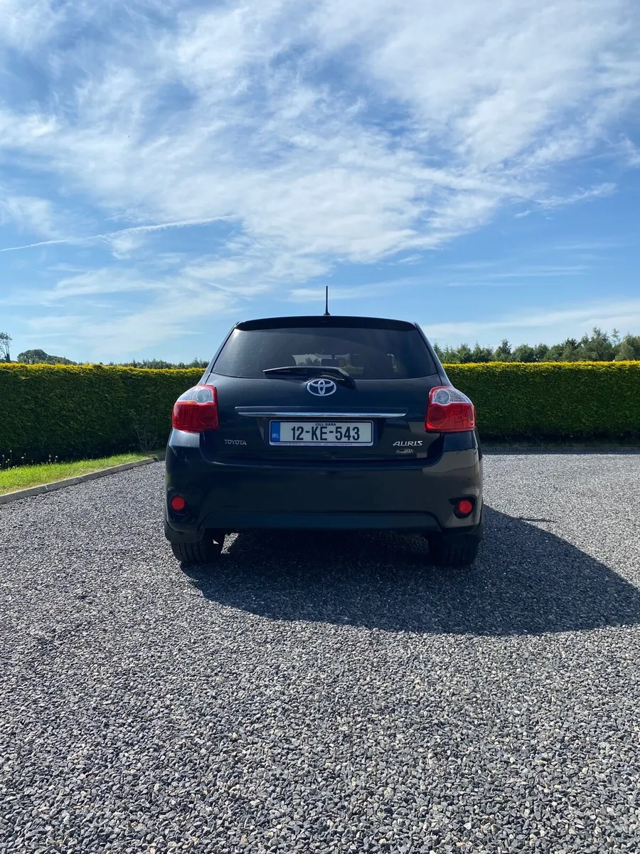 2012 Toyota Auris - Image 2