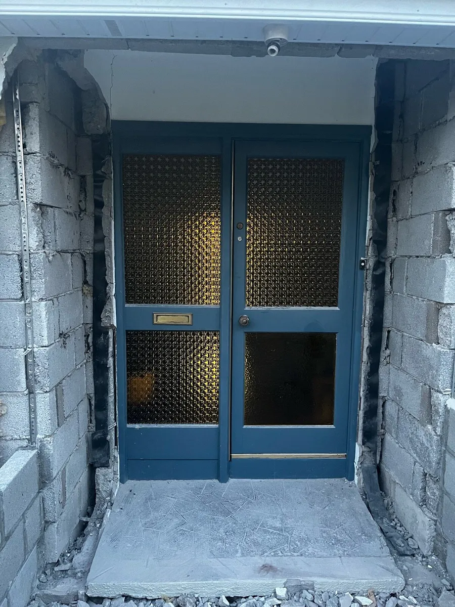 Front door - Image 2