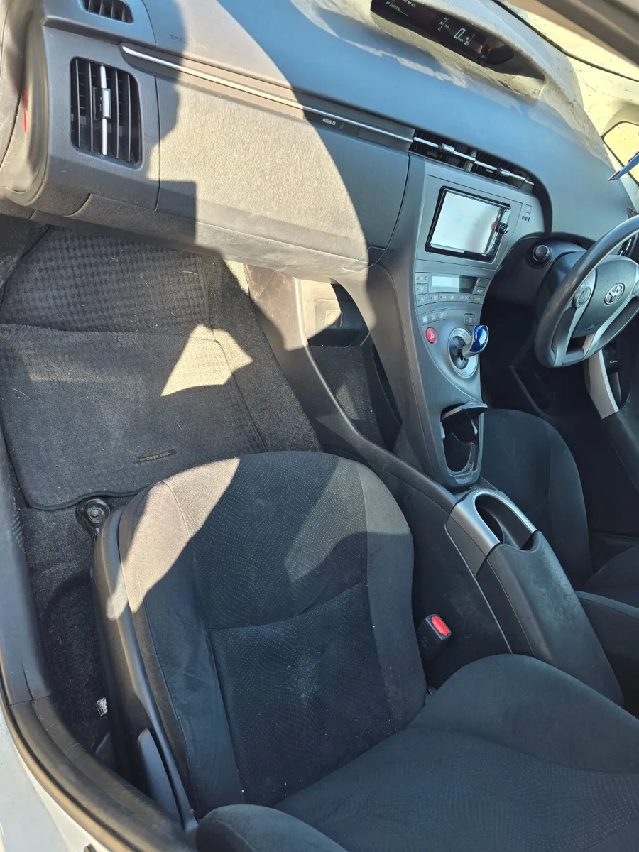 Toyota Prius 2015 hybrid automatic €6990 no offers - Image 3