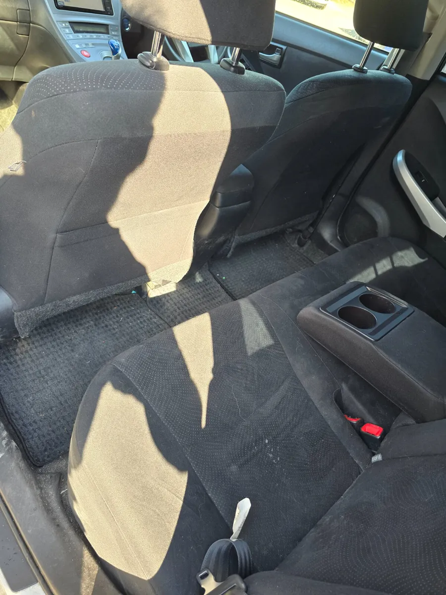 Toyota Prius 2015 hybrid automatic €6990 no offers - Image 4