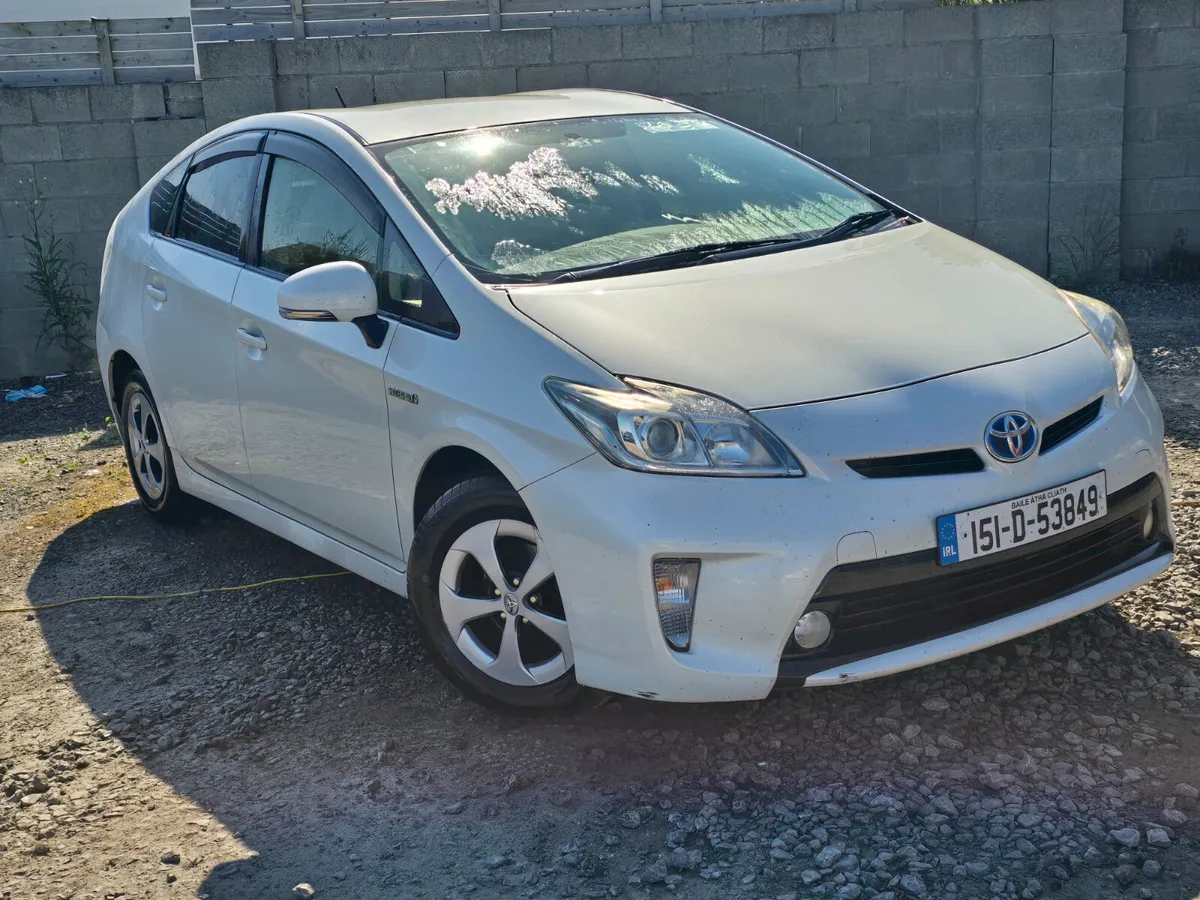 Toyota Prius 2015 hybrid automatic €6990 no offers - Image 1