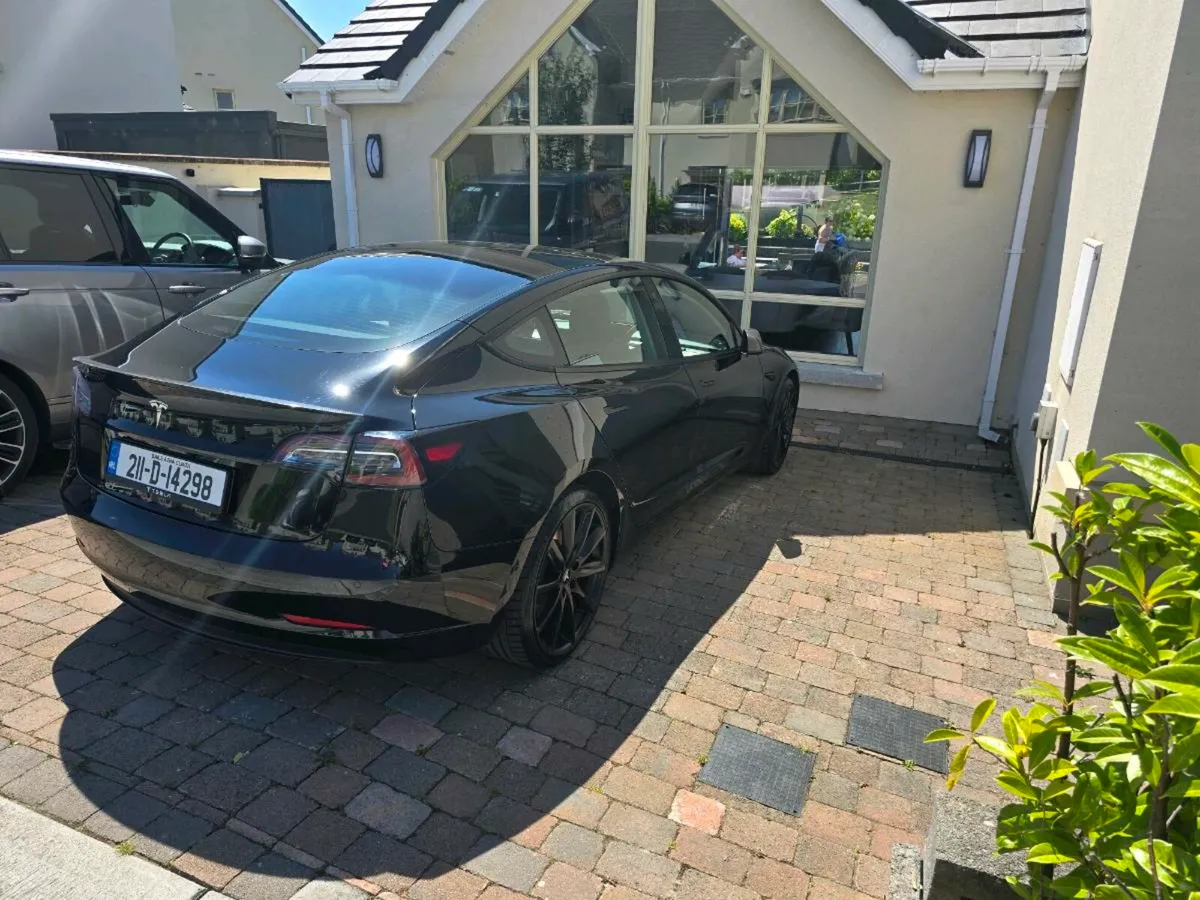 Tesla Model 3 - Image 2