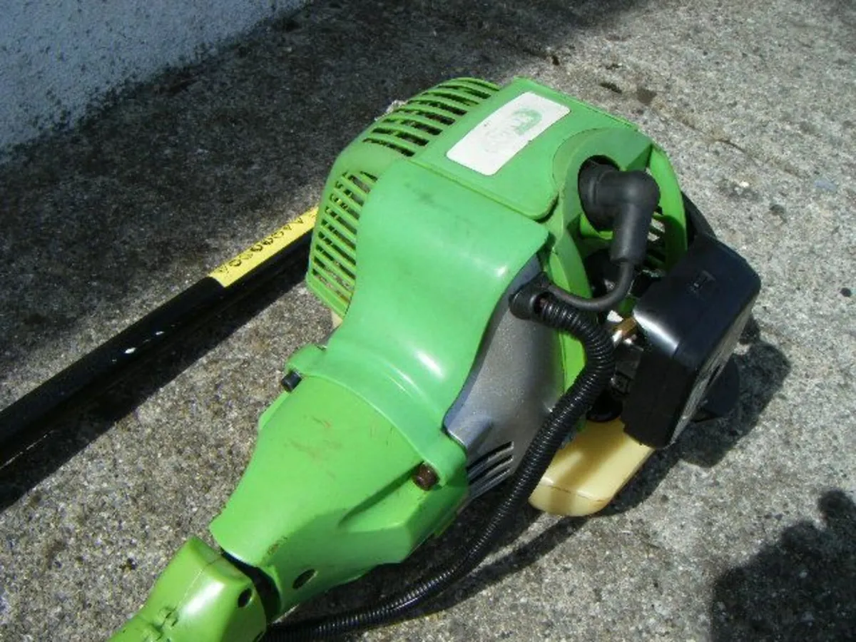 Brush cutter / chainsaw - Image 3