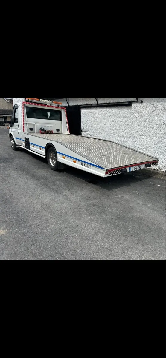 Transit recovery truck - Image 1