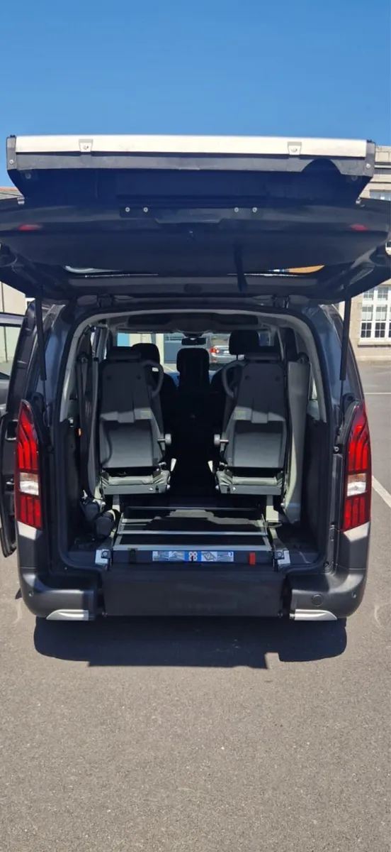 Car - Image 4