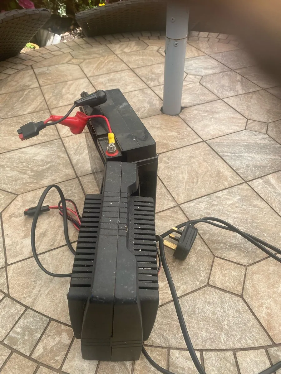 Golf charger and battery - Image 2