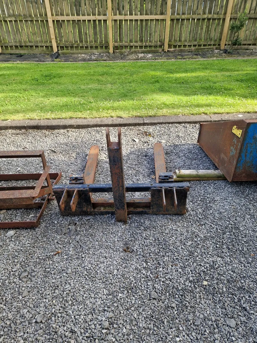 Bale lifter - Image 2