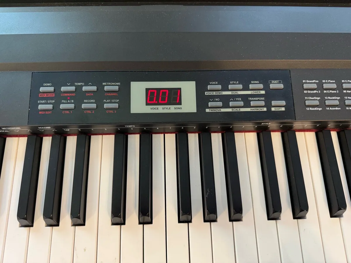 Digital piano - Image 2
