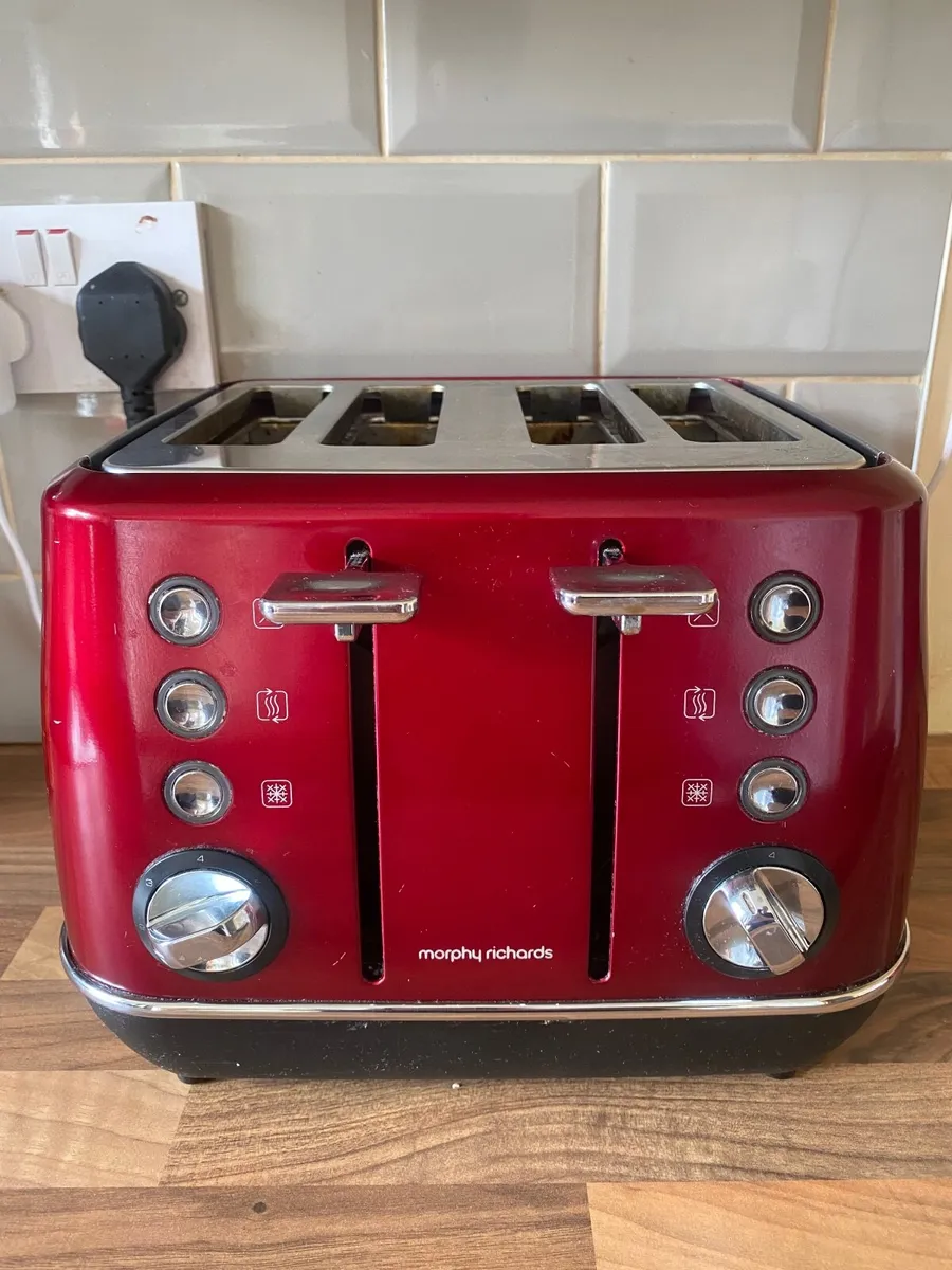 Toaster & Microwave - Image 1