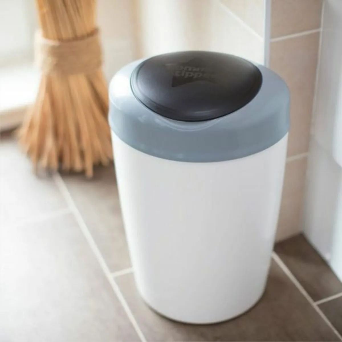 Tommee Tippee Simplee Sangenic Nappy Disposal Bin - Image 3