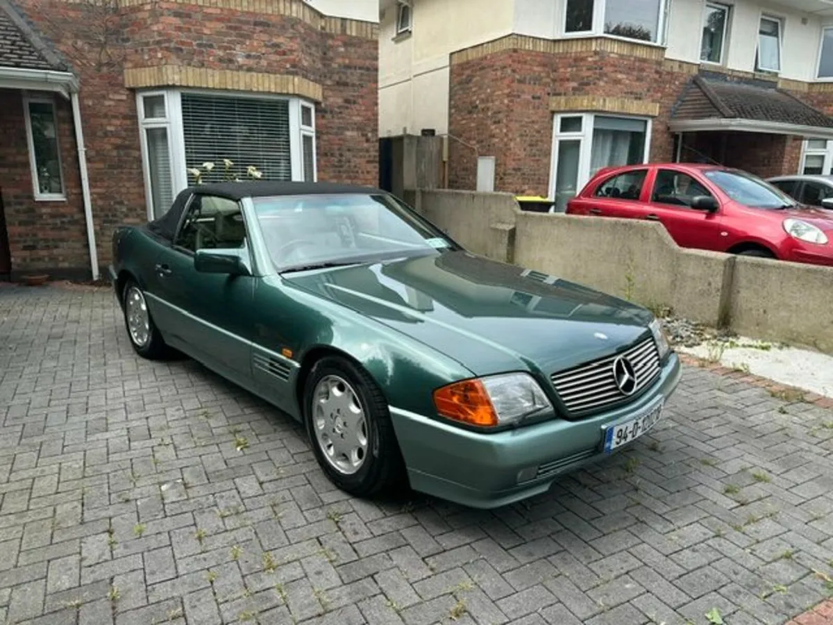 Tiny Mileage Classic Mercedes-Benz SL280 - Image 3