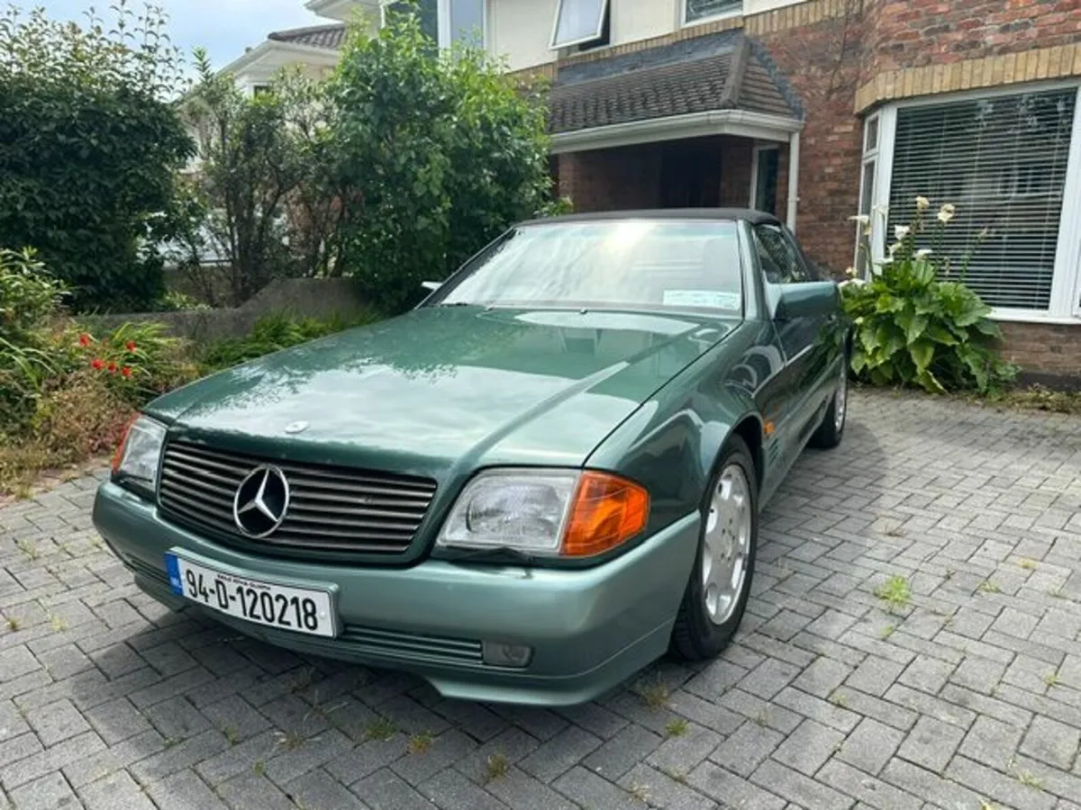 Tiny Mileage Classic Mercedes-Benz SL280 - Image 4