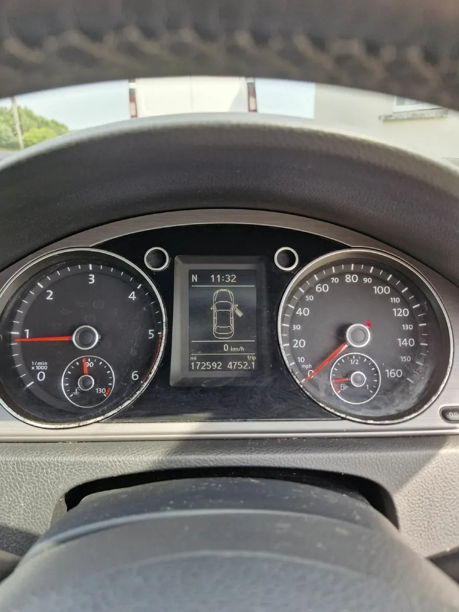 Volkswagen Passat 2013 - Image 2