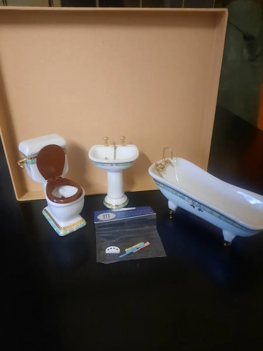 Dolls house furniture - Image 1