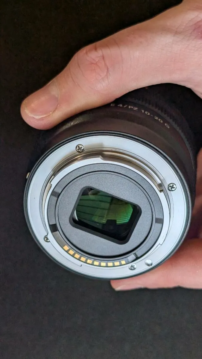 Sony E PZ 10-20mm f/4 G Lens + 2 filters - Image 3