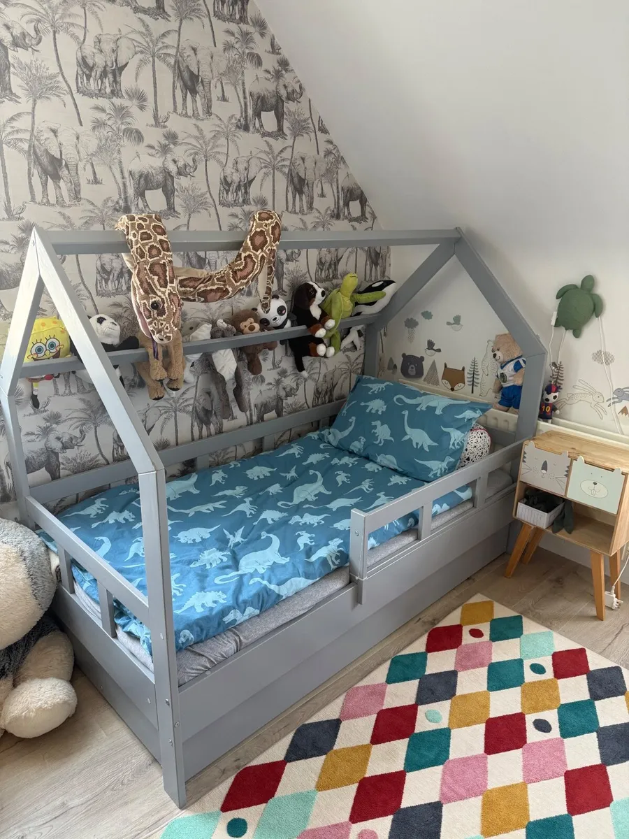Kids house bed - Image 3