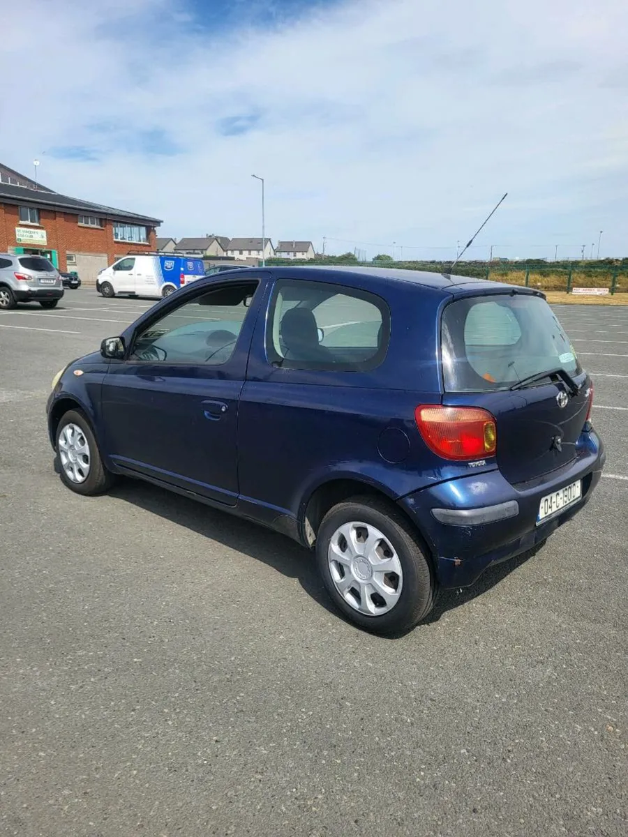 2004 TOYOTA YARIS. 1 LITRE PETROL. NCT 09/25 - Image 2