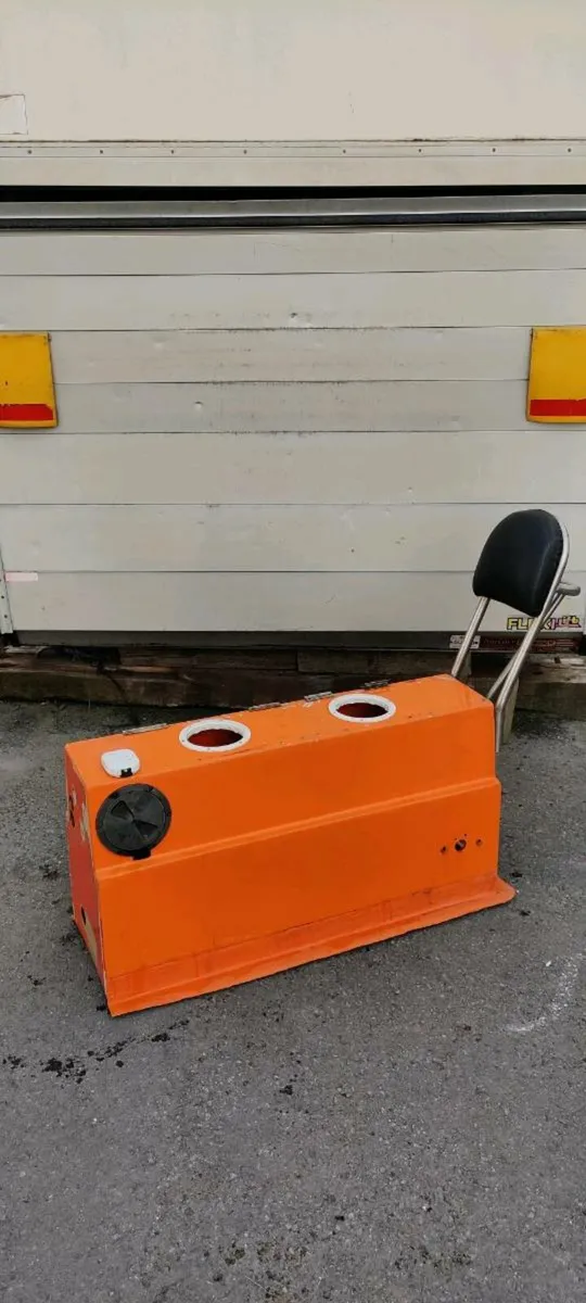 Delta rib console, double seat & A-frame - Image 4