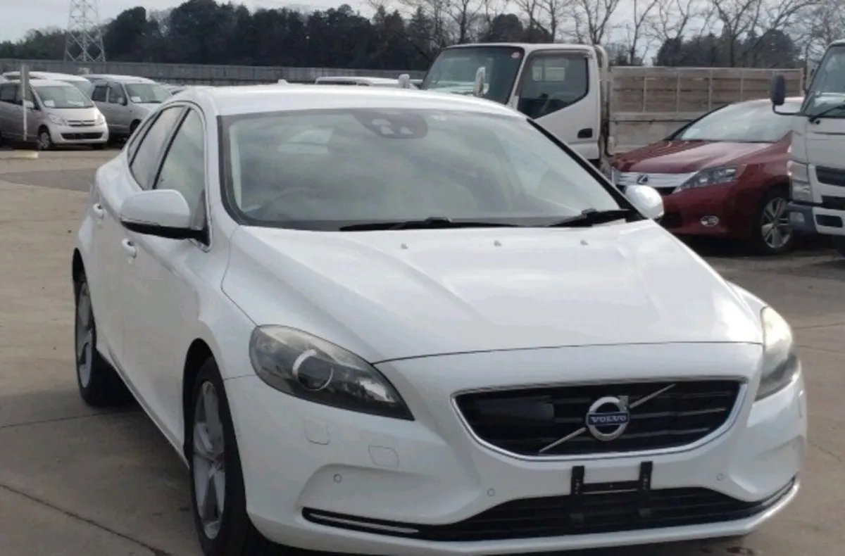 Volvo V40 1.6 Petrol 2013 Automatic Trade price - Image 1