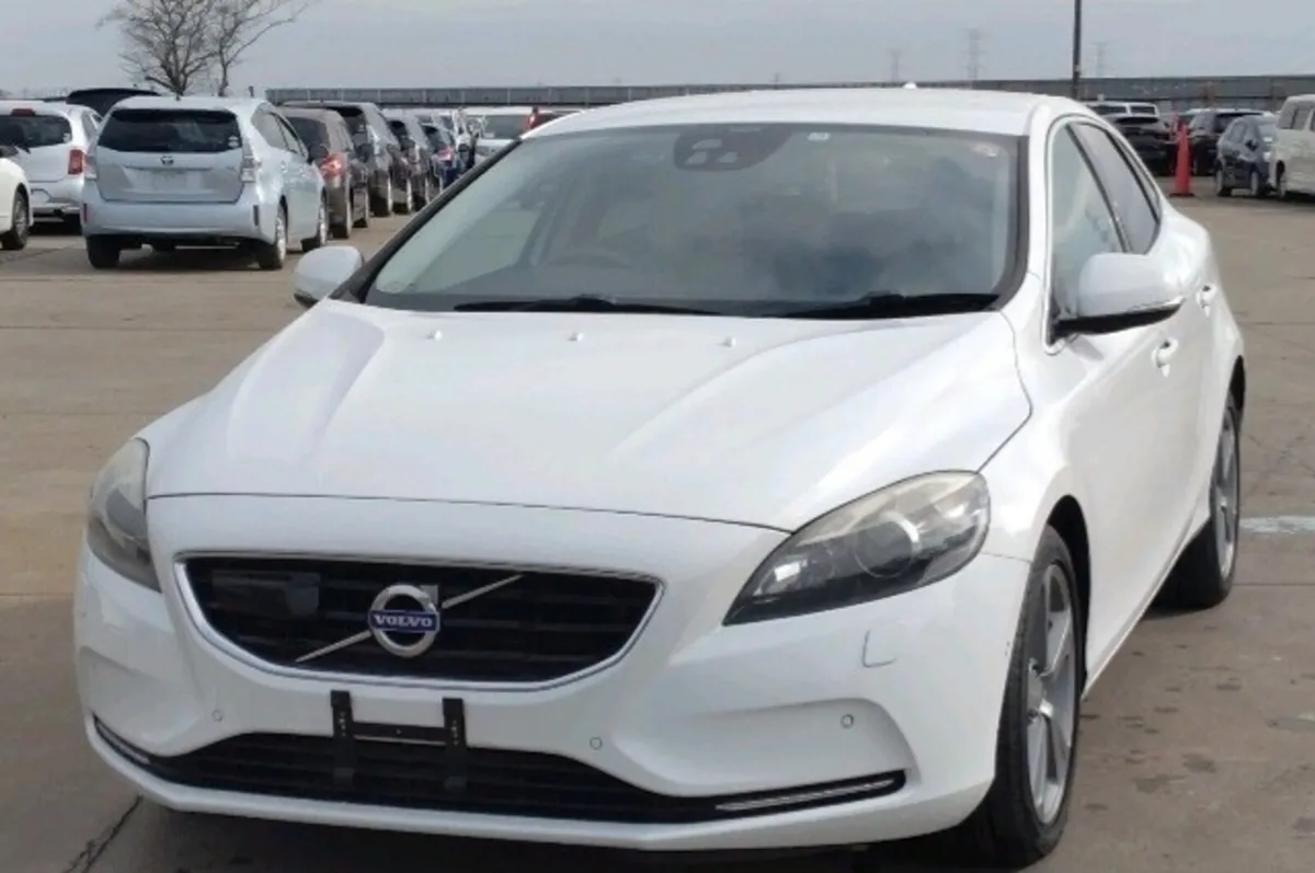 Volvo V40 1.6 Petrol 2013 Automatic Trade price - Image 2
