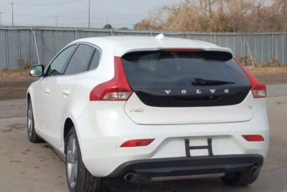 Volvo V40 1.6 Petrol 2013 Automatic Trade price - Image 3