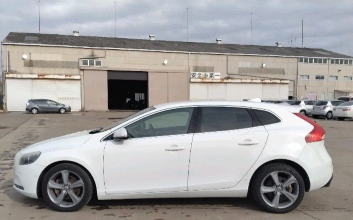 Volvo V40 1.6 Petrol 2013 Automatic Trade price - Image 4