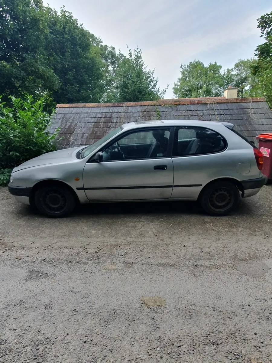 Toyota Corolla 1999 - Image 1