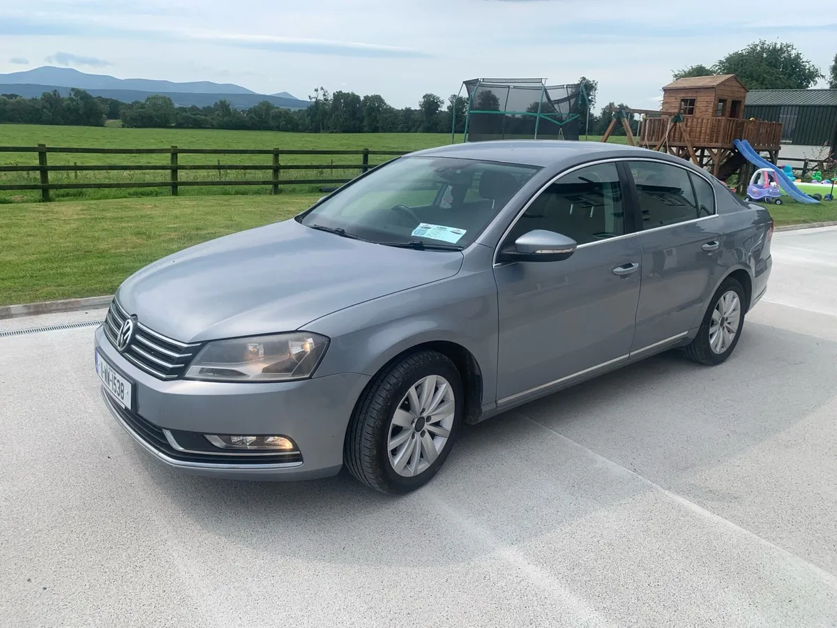 2011 Volkswagen Passat - Image 2