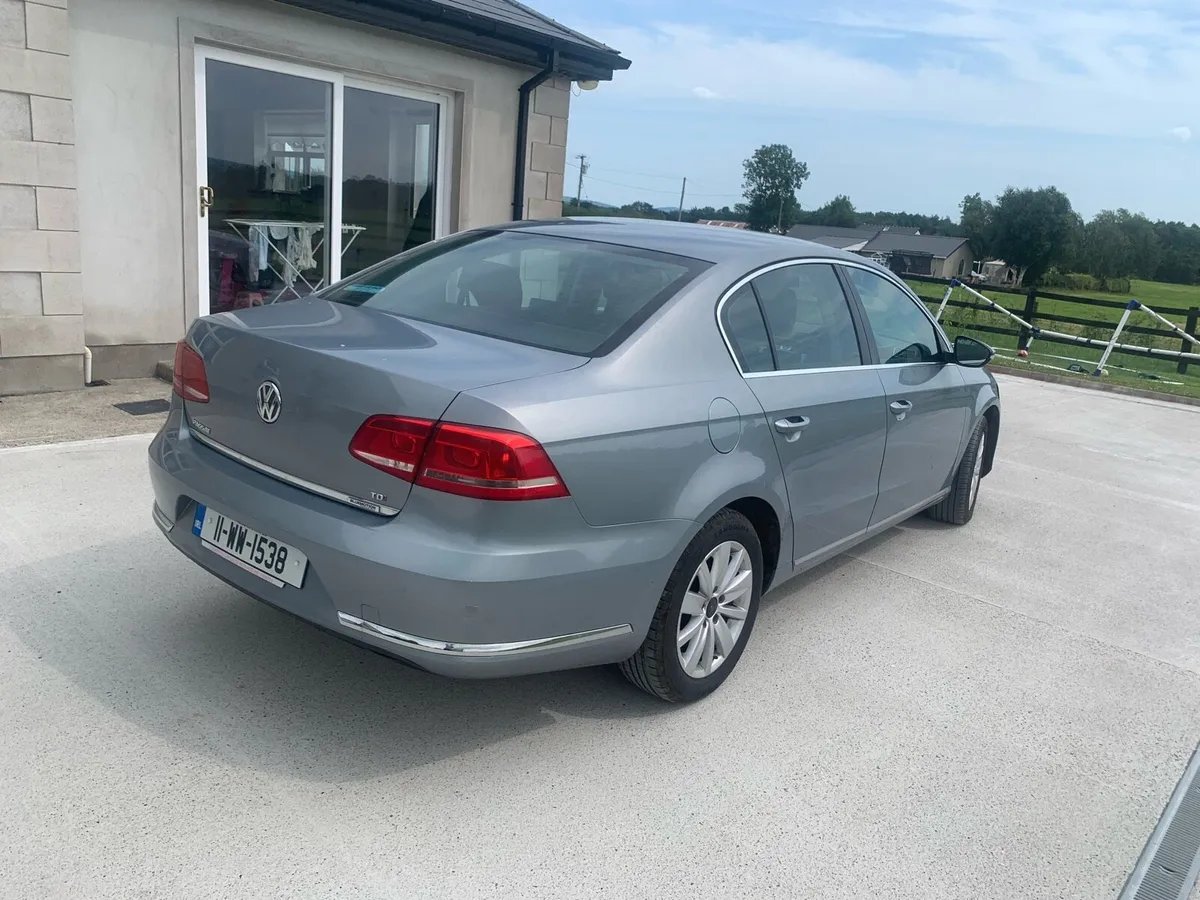 2011 Volkswagen Passat - Image 4