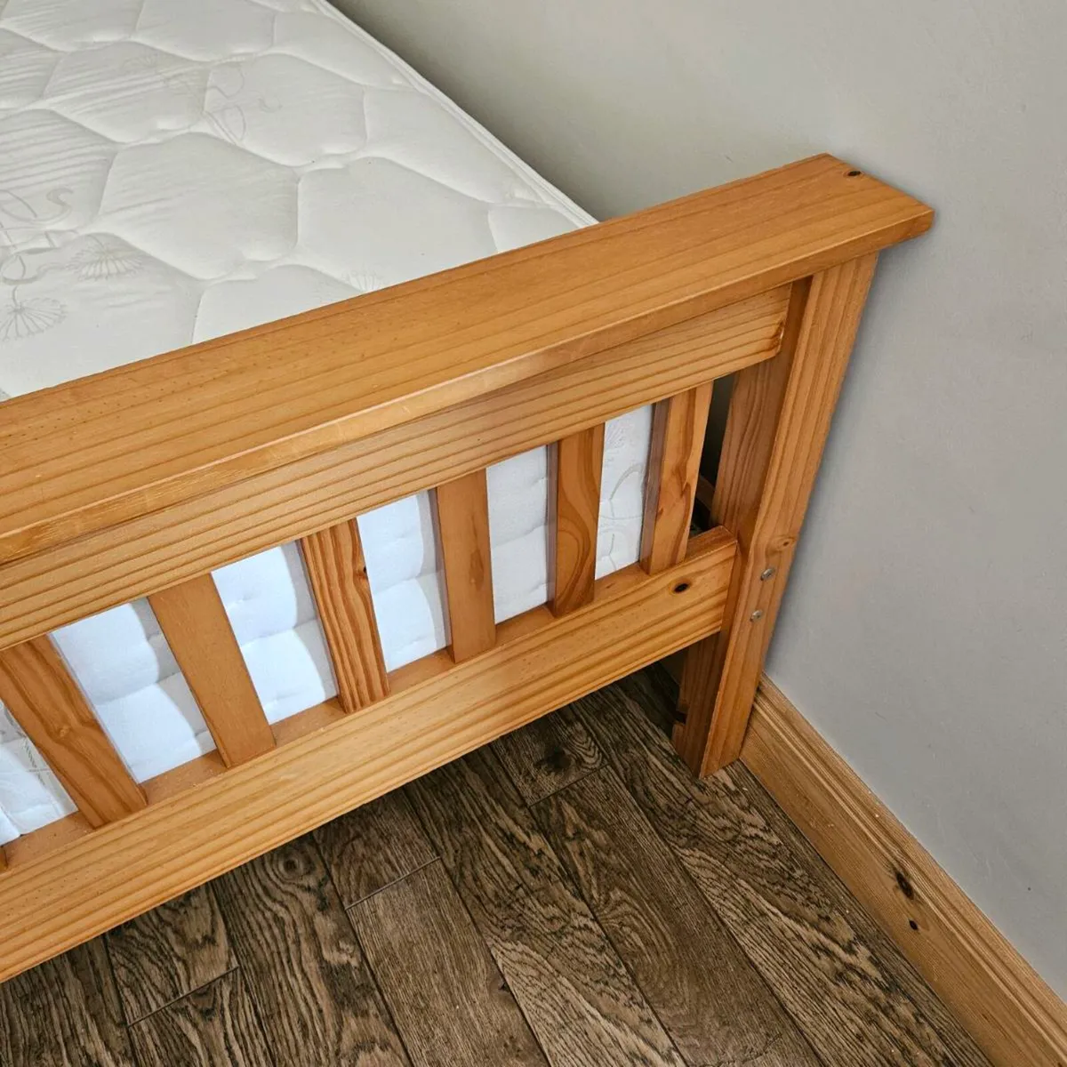 Bed and mattress - Image 2