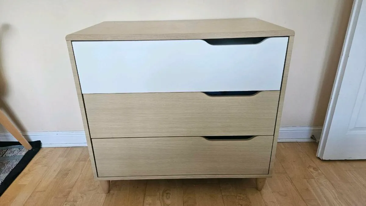 Chest of drawers - Sleek & Stylish - Image 1