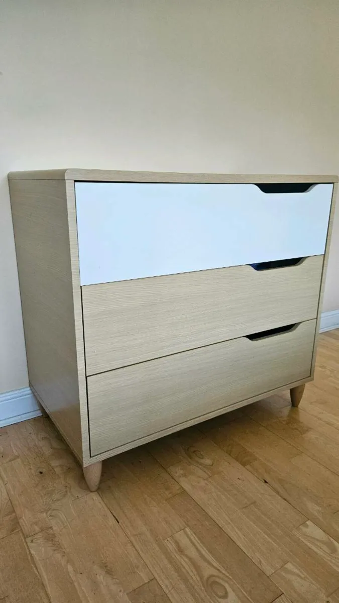 Chest of drawers - Sleek & Stylish - Image 3