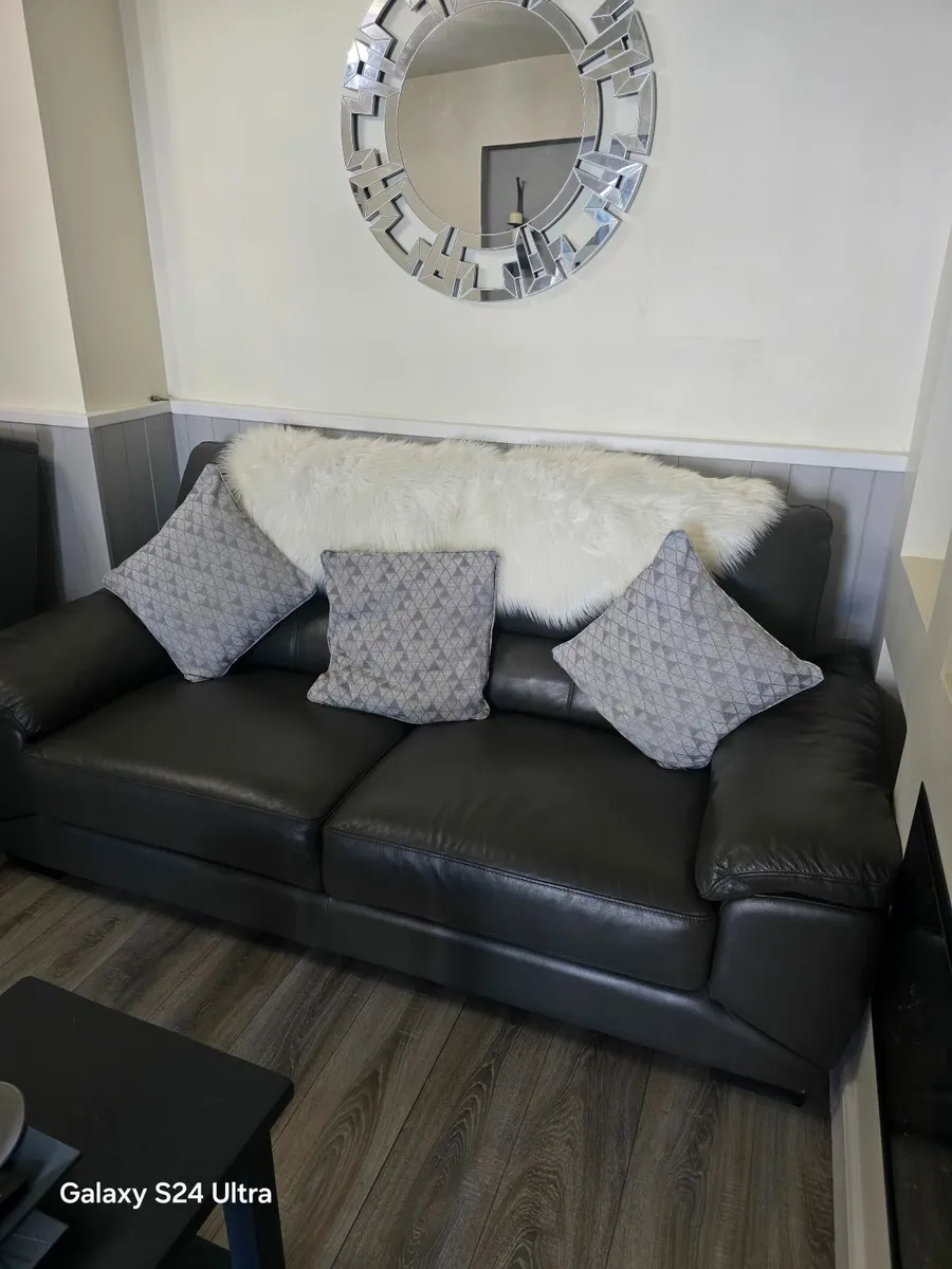 Couch - Image 2