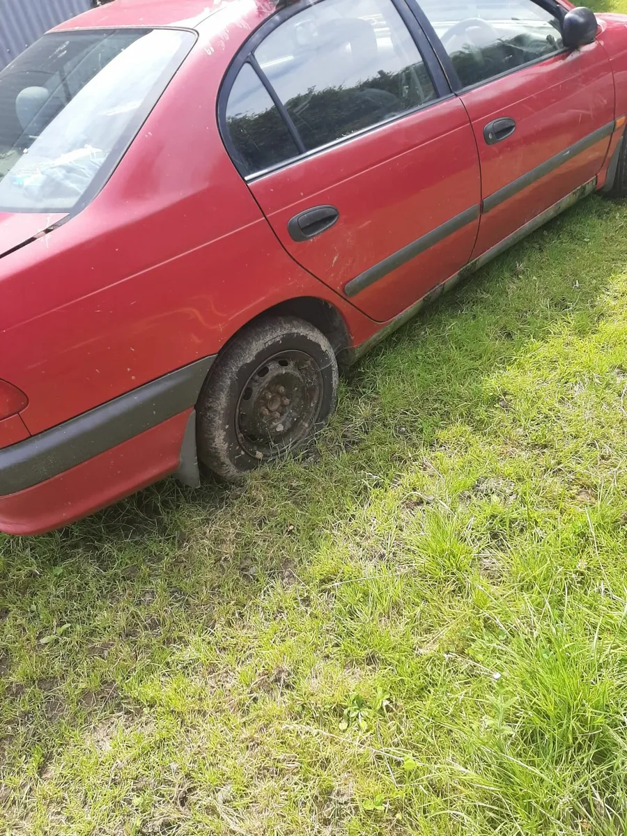 Toyota Avensis 1998 - Image 2