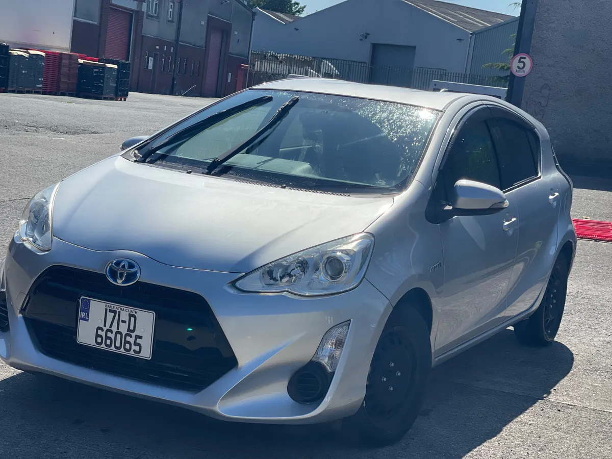 2017 Aqua hybrid / automatic - Image 4