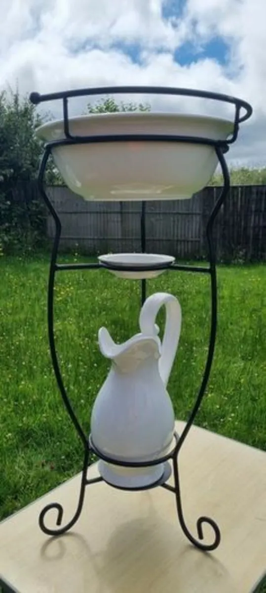 Vintage washbasin on a metal stand - Image 4