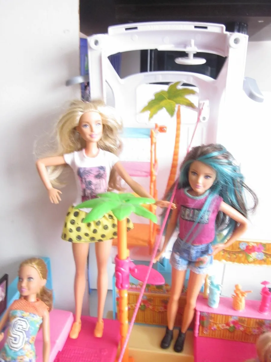 Barbie Ultimate Puppy Mobile Car Camper - Image 4
