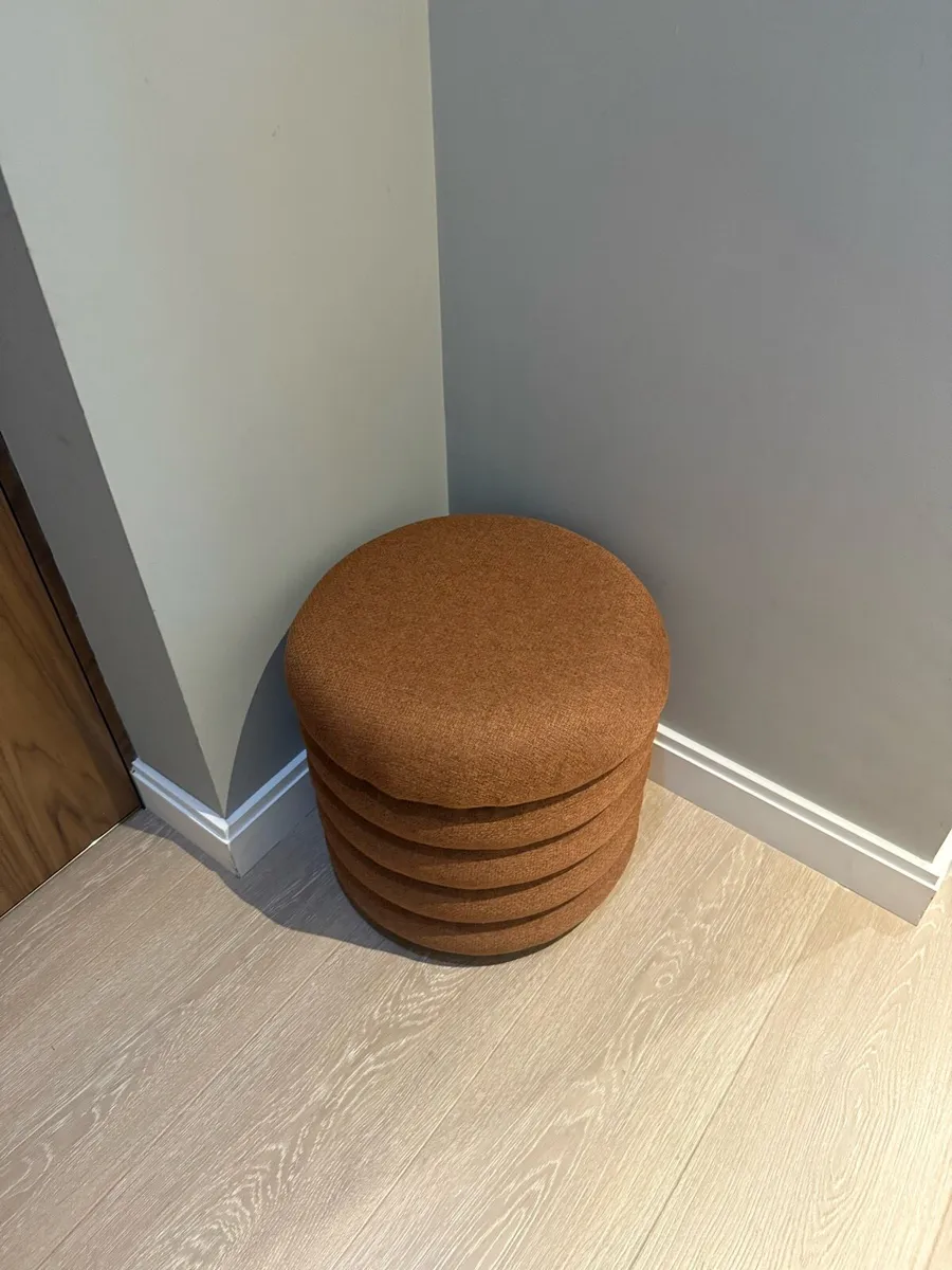 Pouffe with storage - Image 1
