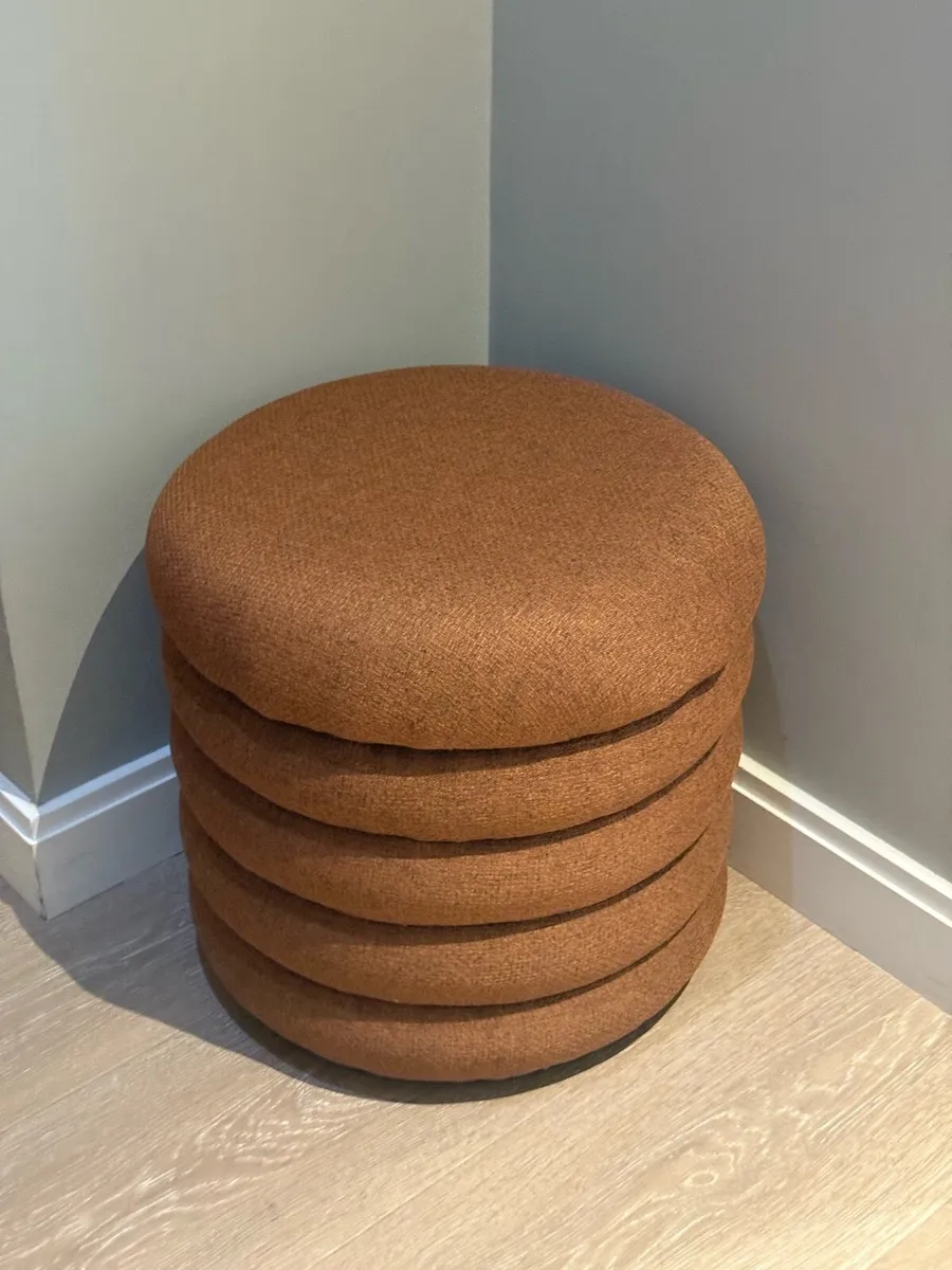 Pouffe with storage - Image 2