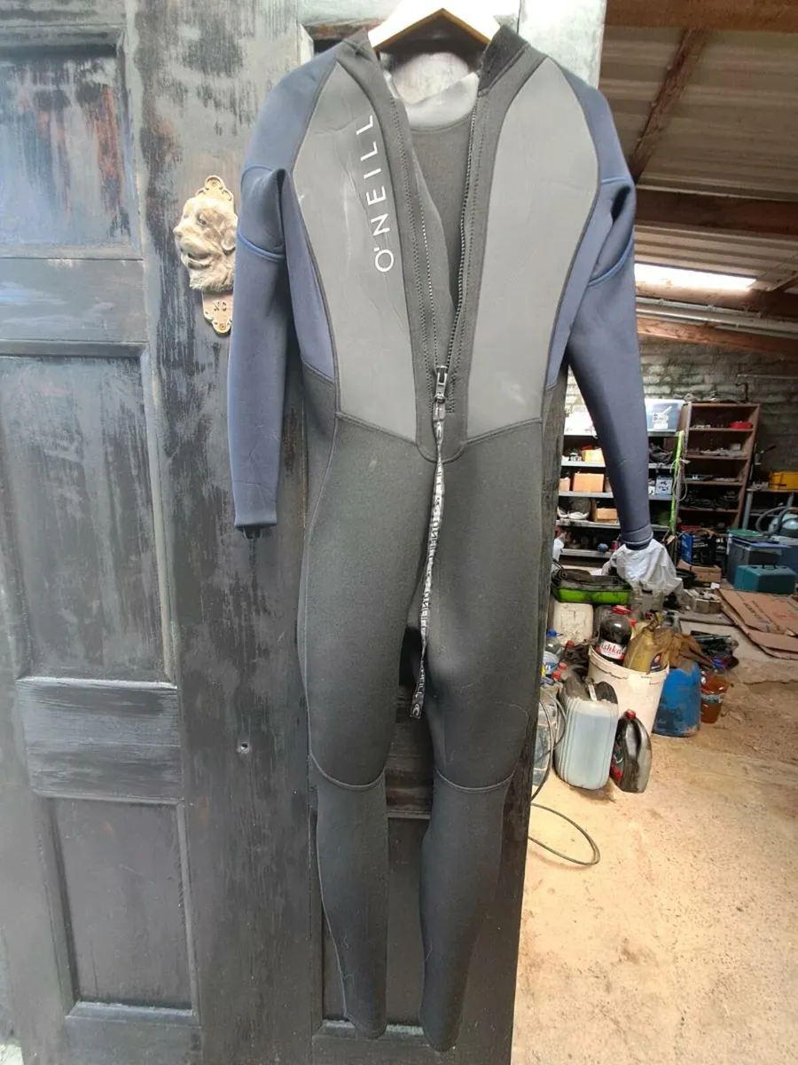 Wet suits - Image 1