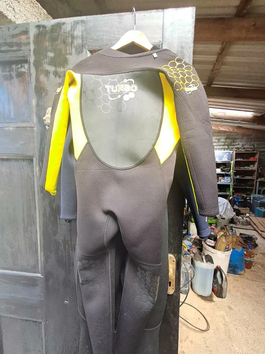 Wet suits - Image 3