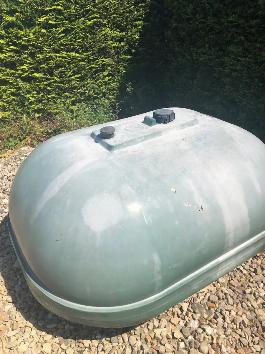 Oil tank