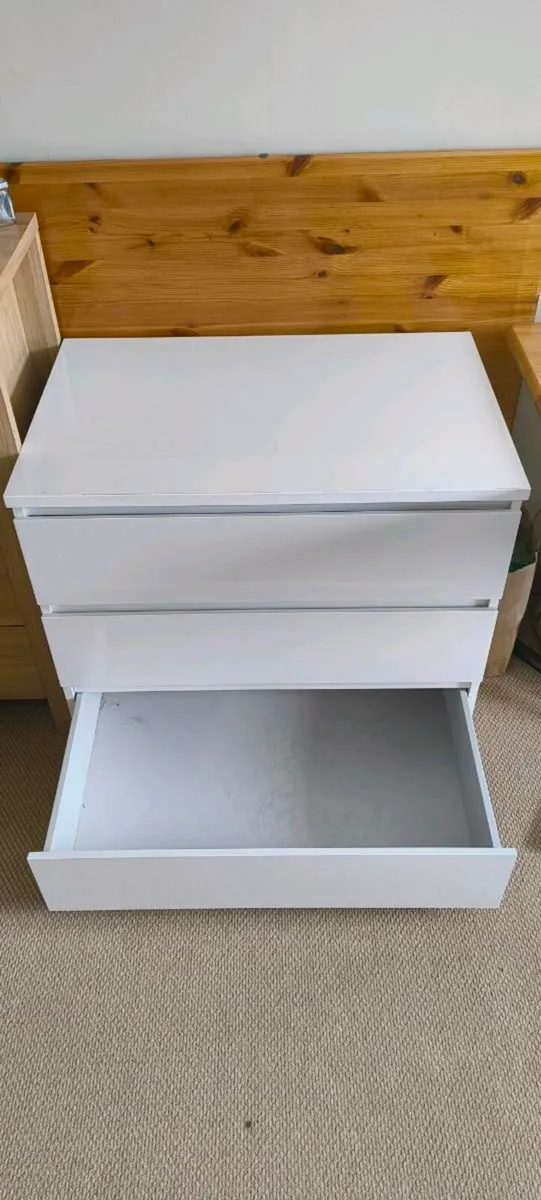 Chest of drawers - Free - Image 1