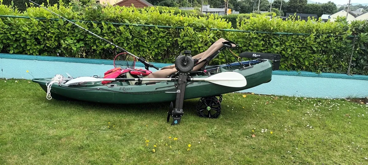 Riot Mako 10 Impulse Drive Kayak - Image 1