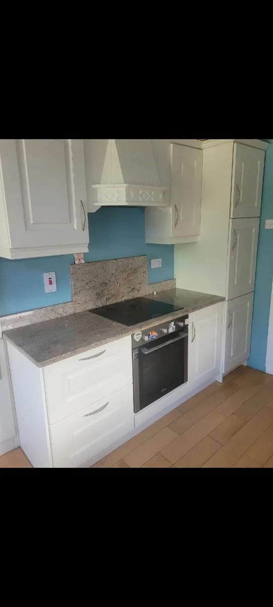 Kitchen with appliances - Image 1
