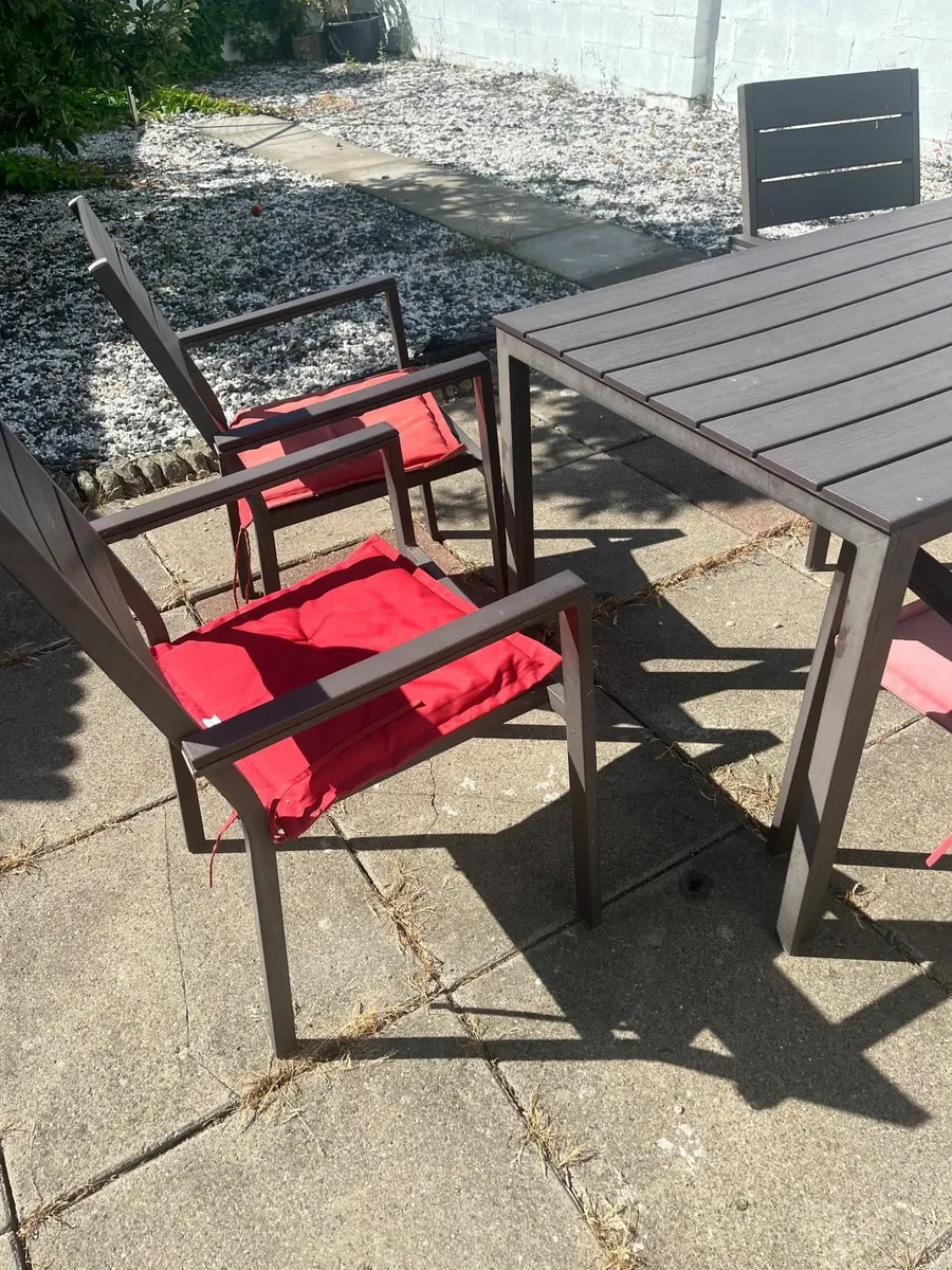 outdoor table and chairs - Image 1