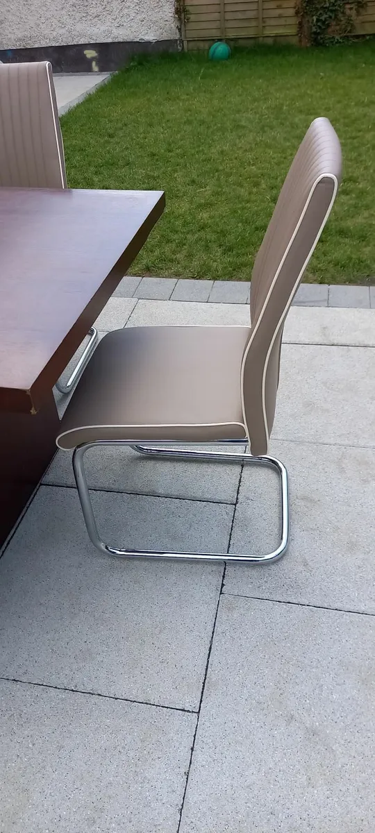 Table and Chairs - Image 2