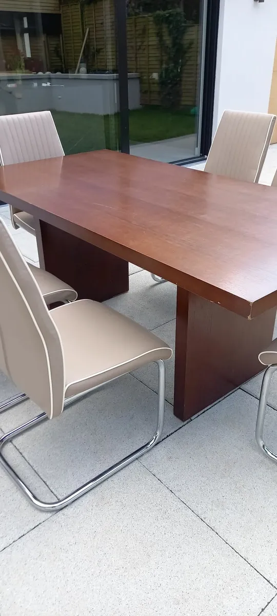 Table and Chairs - Image 3