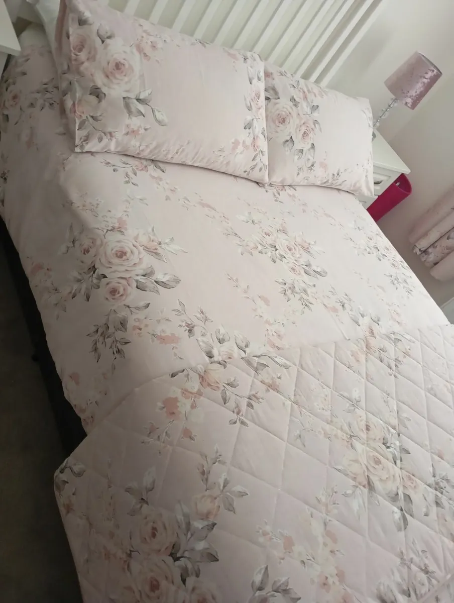 Curtains - Image 2
